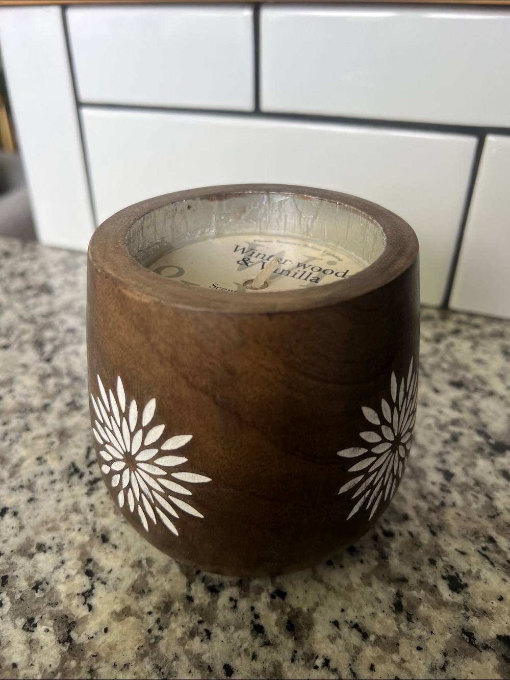 Wooden Floral Accent Candle — White on Brown